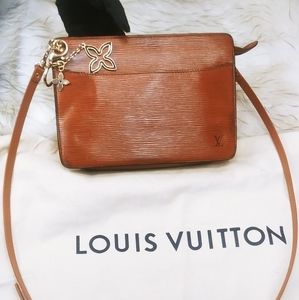 ❗REDUCED PRICE❗ EPI LOUIS VUITTON BAG CROSSBODY🔶